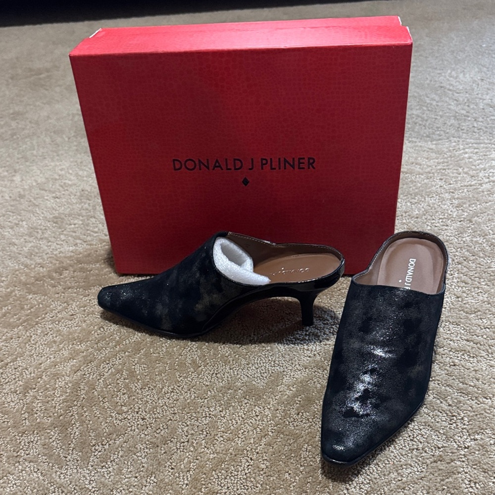 NWT, Donald J. Pliner Dusted Metallic Womens Mules, Size 7